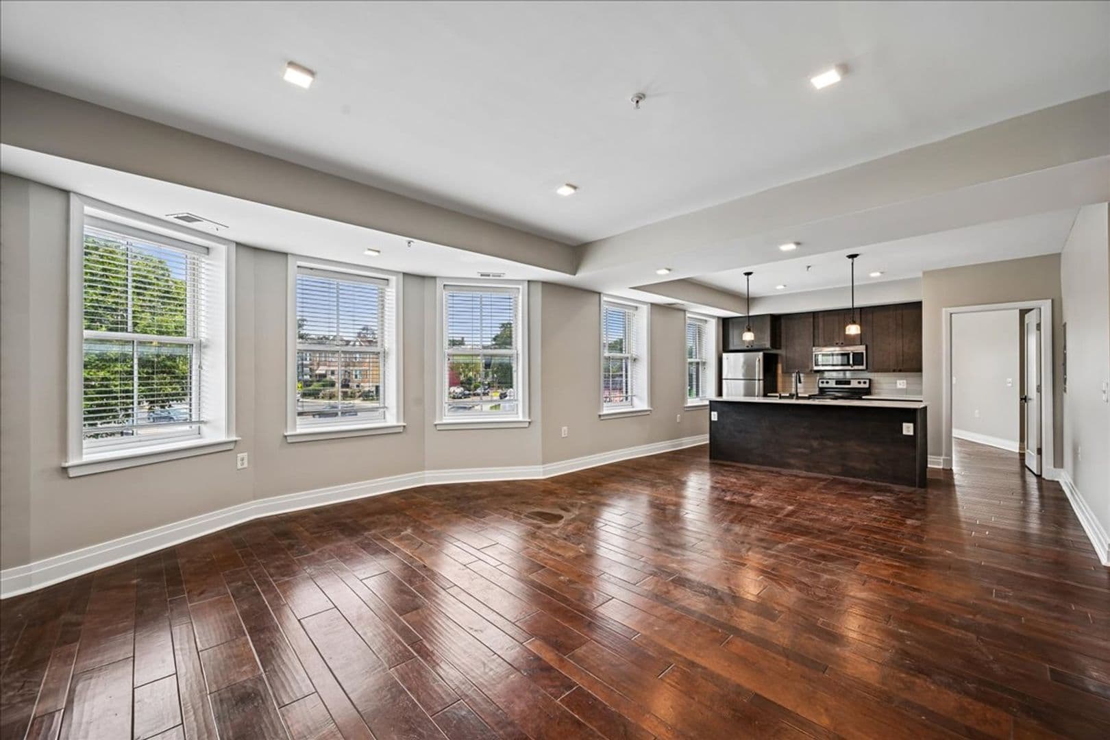 Washington Apartment: 10 Florida Avenue