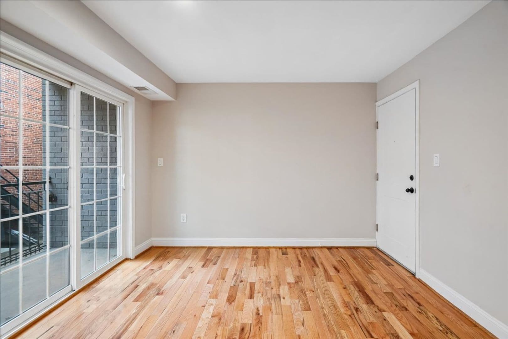 Washington Apartment: 1616 27th Street SE