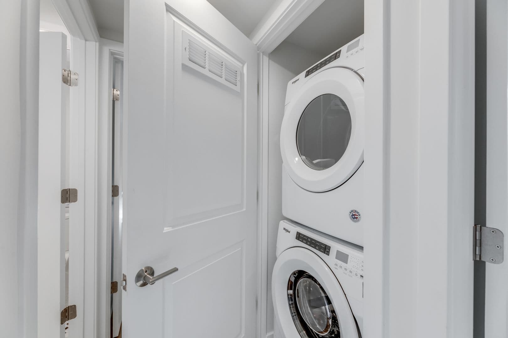 Washington Apartment: 2201 40th Pl NW
