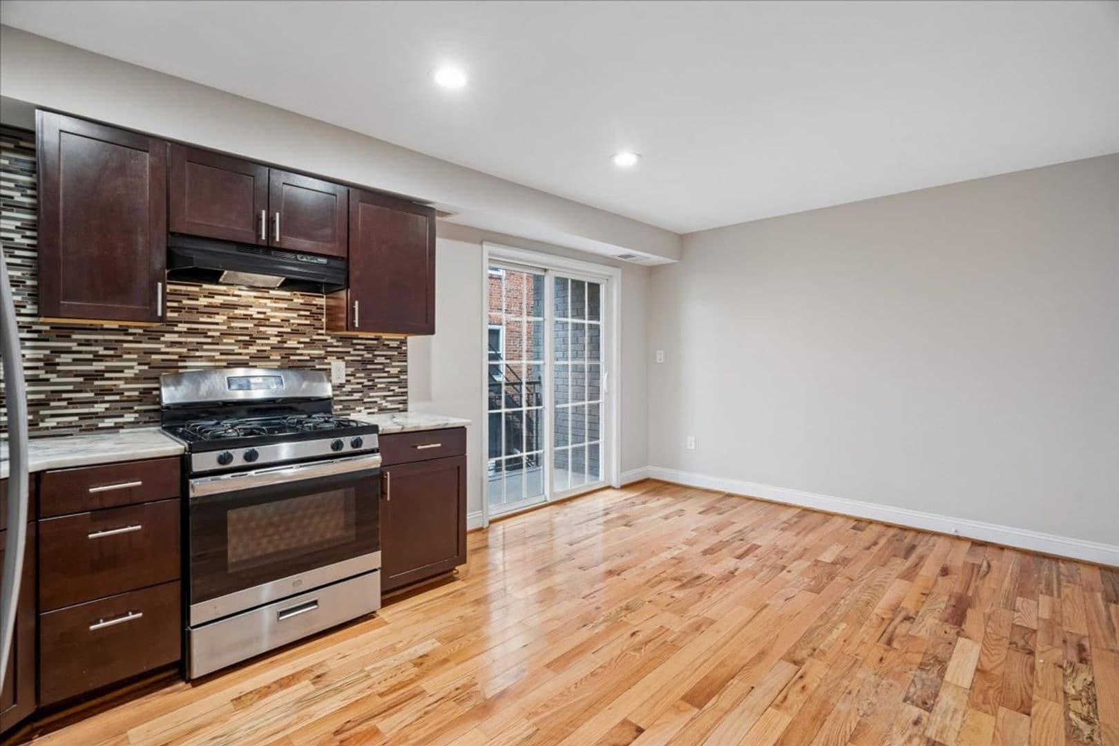Washington Apartment: 1616 27th Street SE