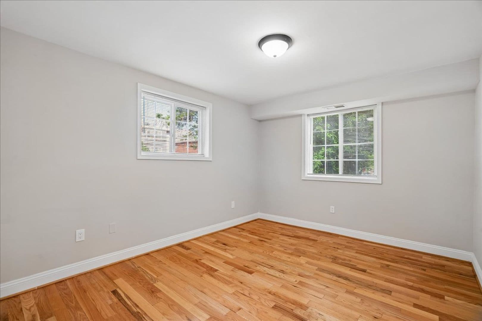 Washington Apartment: 1616 27th Street SE
