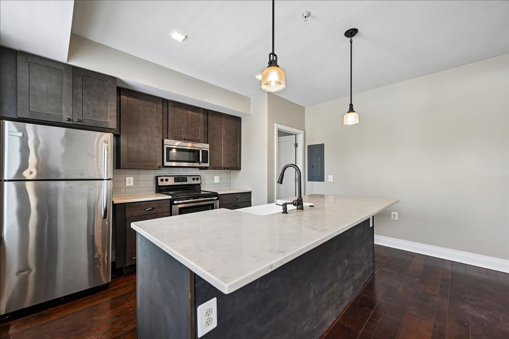 Washington Apartment: 10 Florida Avenue