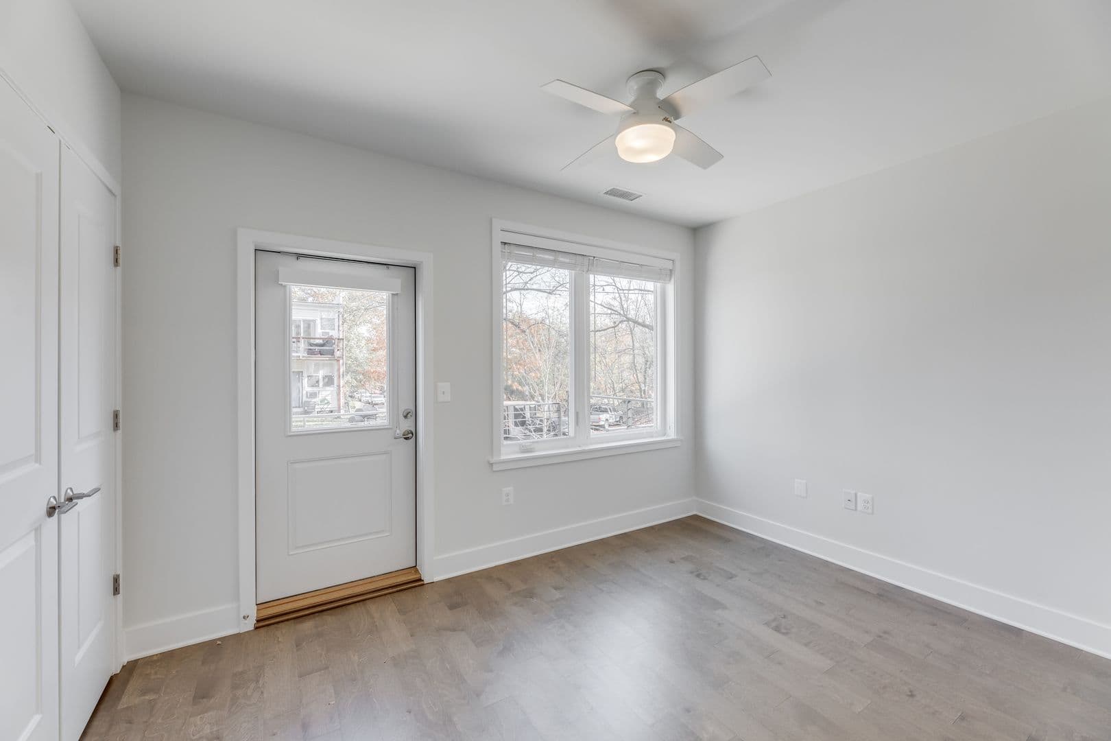 Washington Apartment: 2201 40th Pl NW