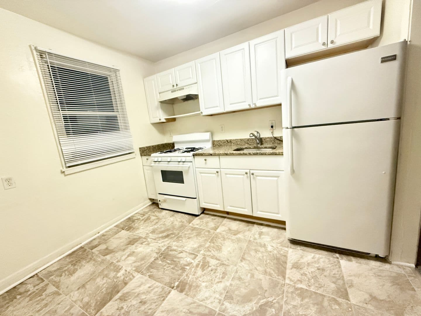 Baltimore Apartment: 1010 Elton Ave