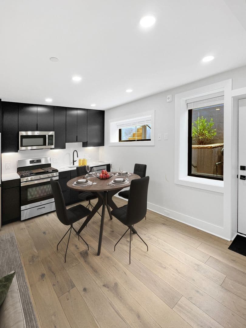 Washington Apartment: 1026 18th Street NE