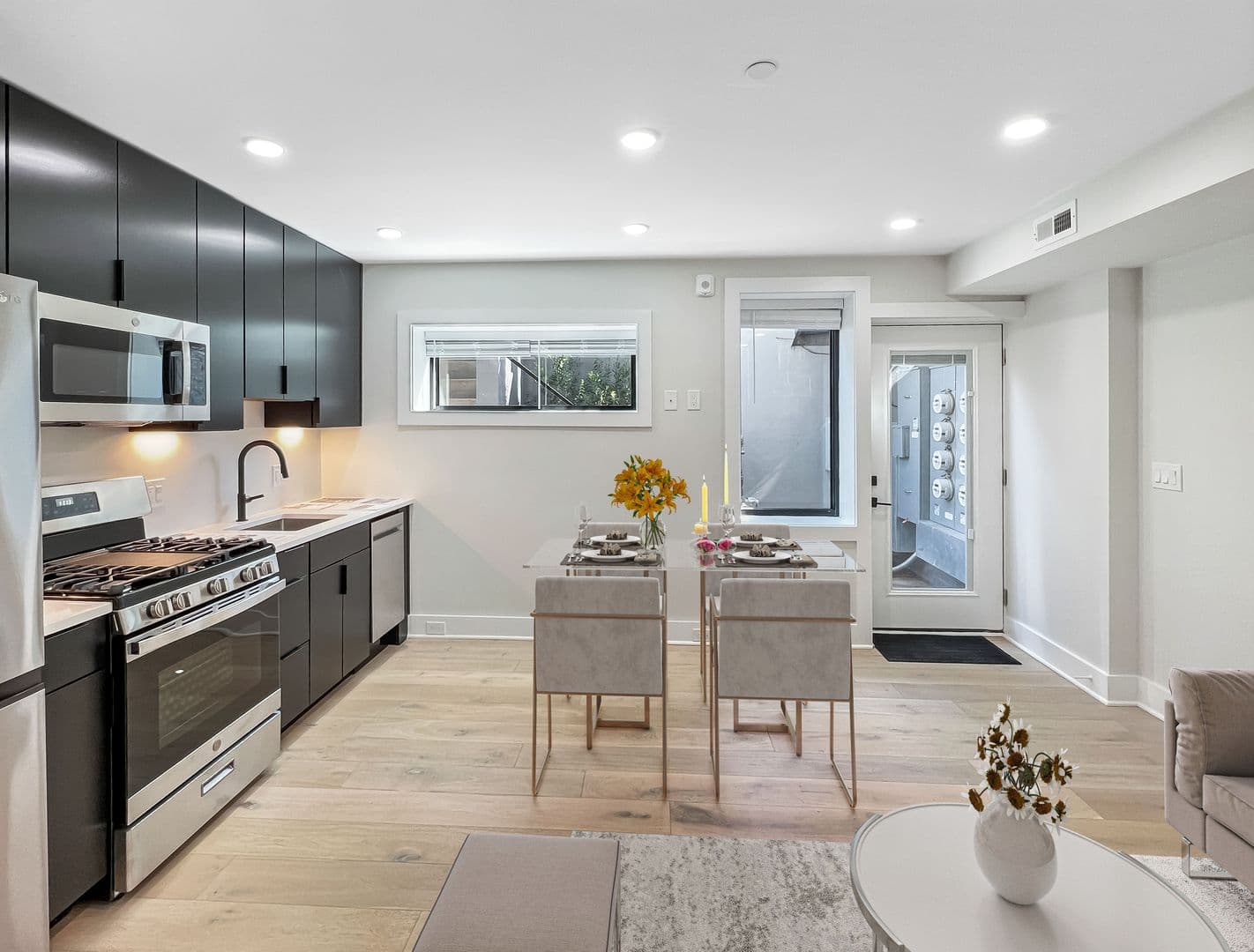 Washington Apartment: 1026 18th Street NE