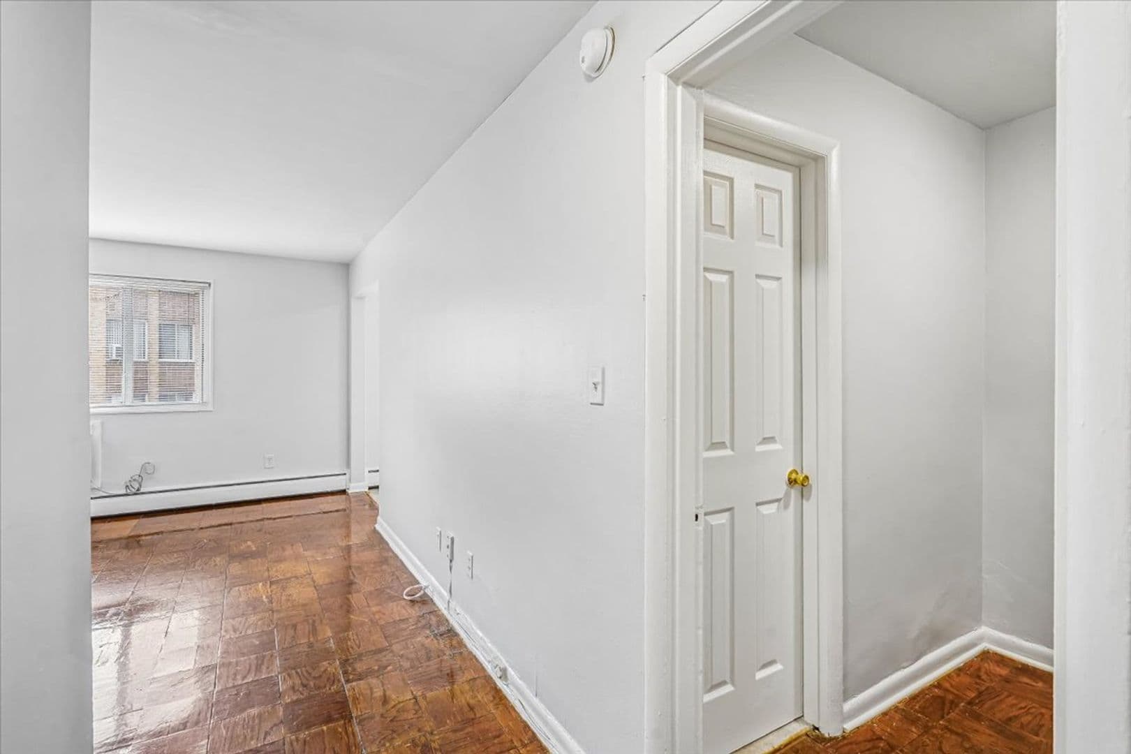 Washington Apartment: 1714 Summit Place NW