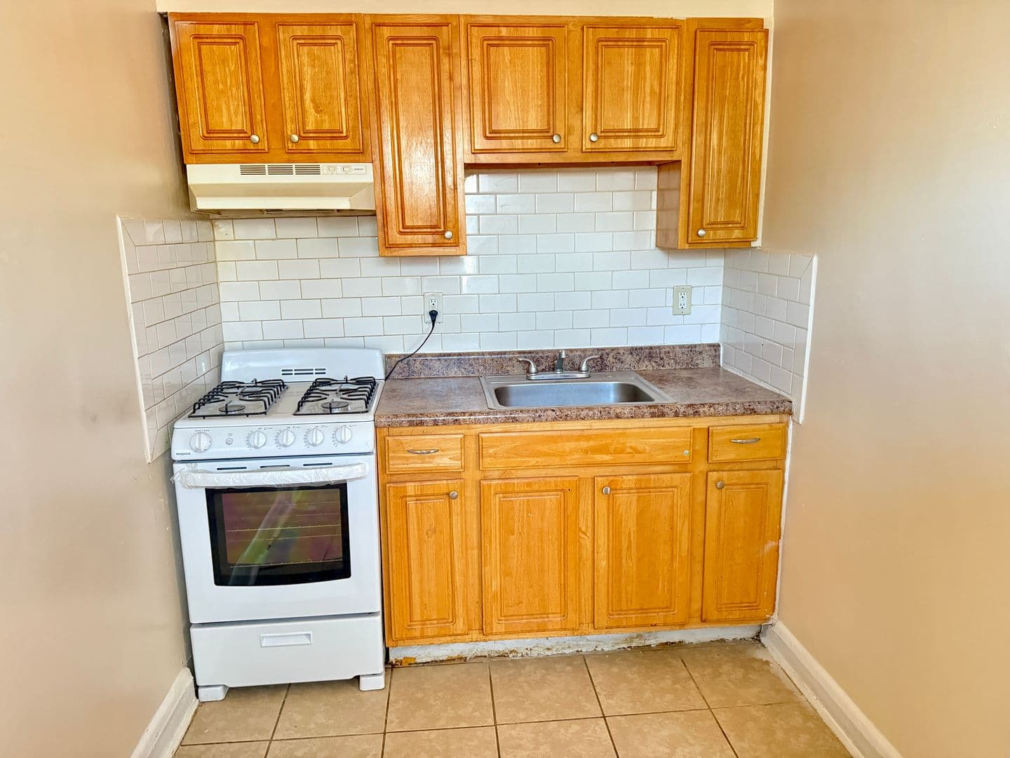 Baltimore Apartment: 4228 6th St