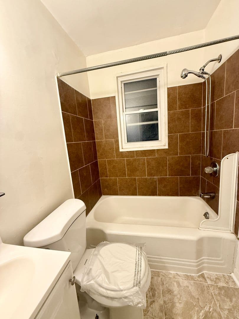 Baltimore Apartment: 1010 Elton Ave