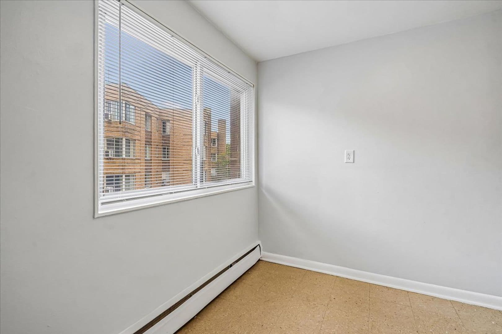 Washington Apartment: 1714 Summit Place NW
