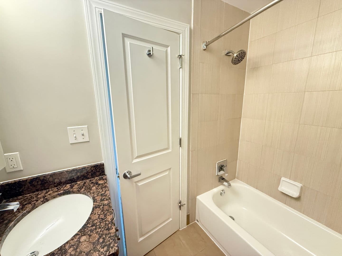 Washington Apartment: 1438 Fairmont St NW