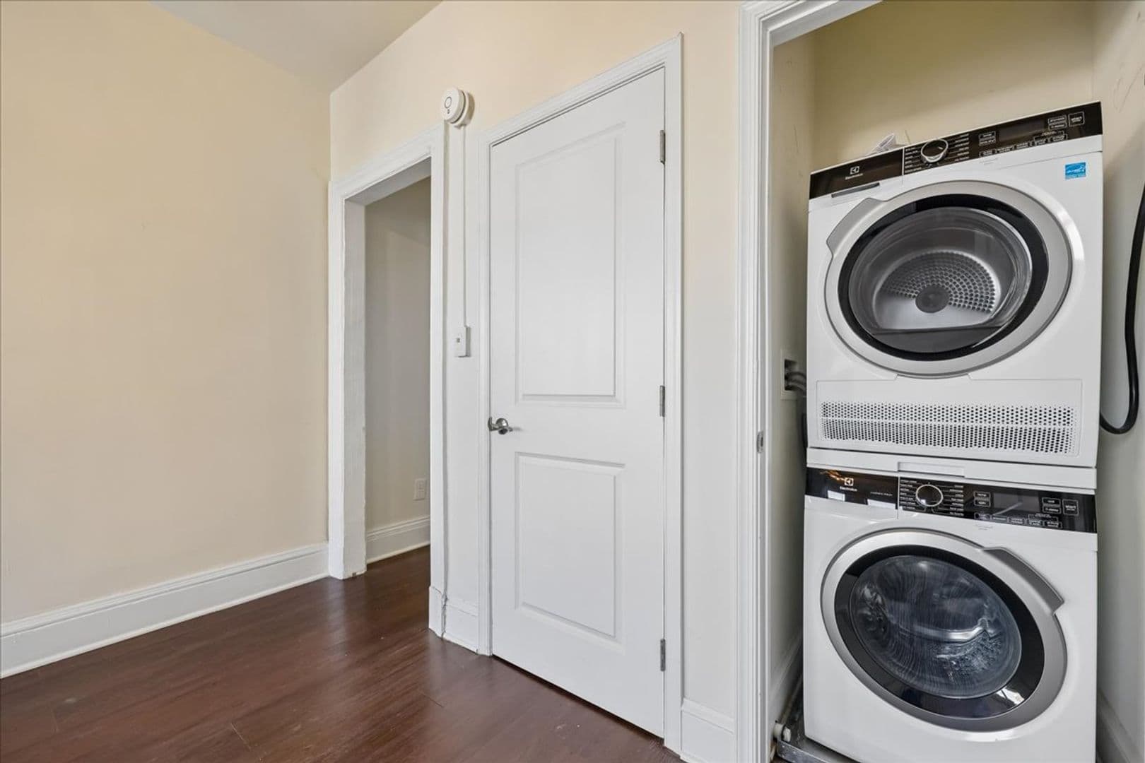 Washington Apartment: 1616 16th Street NW