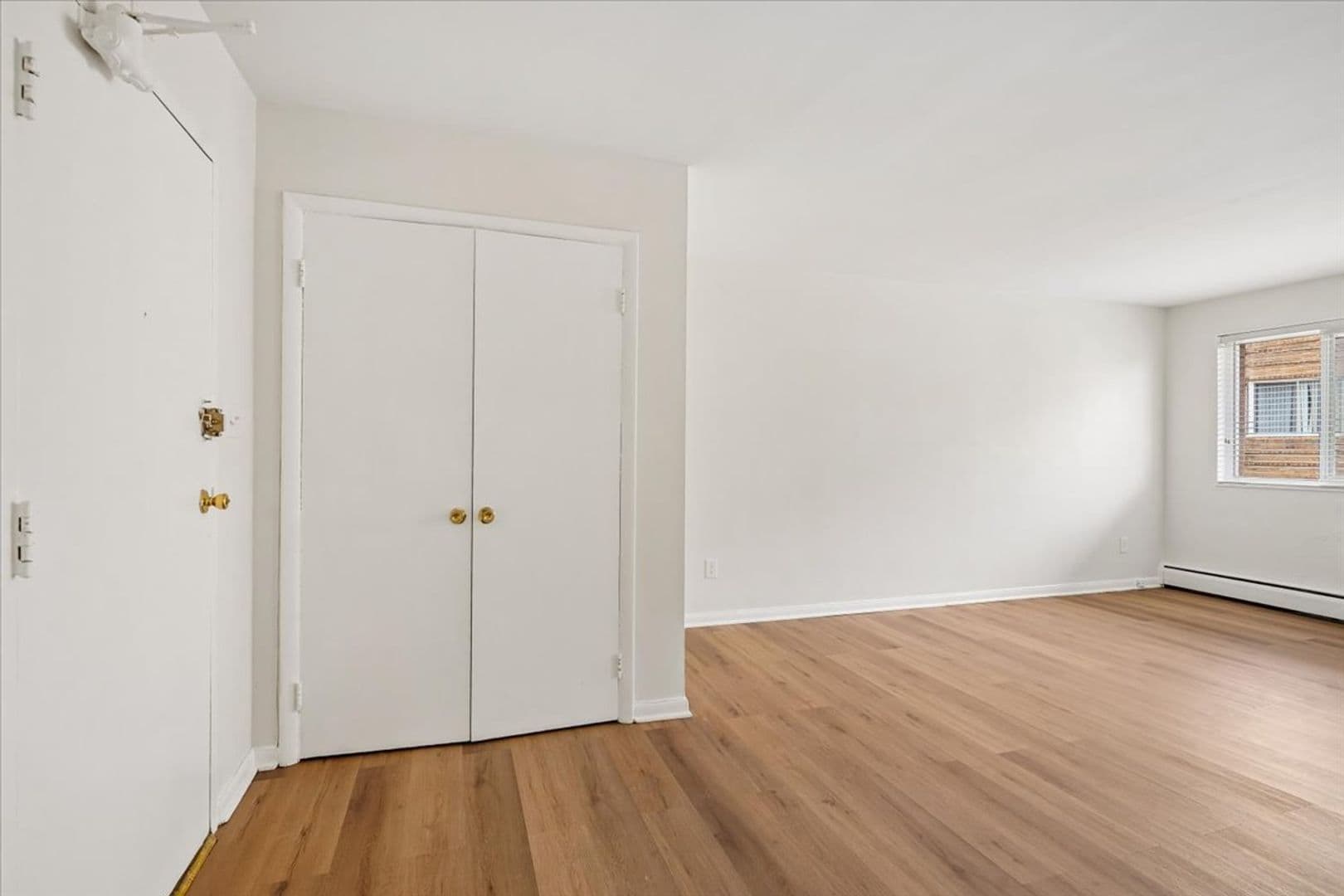 Washington Apartment: 1714 Summit Place NW
