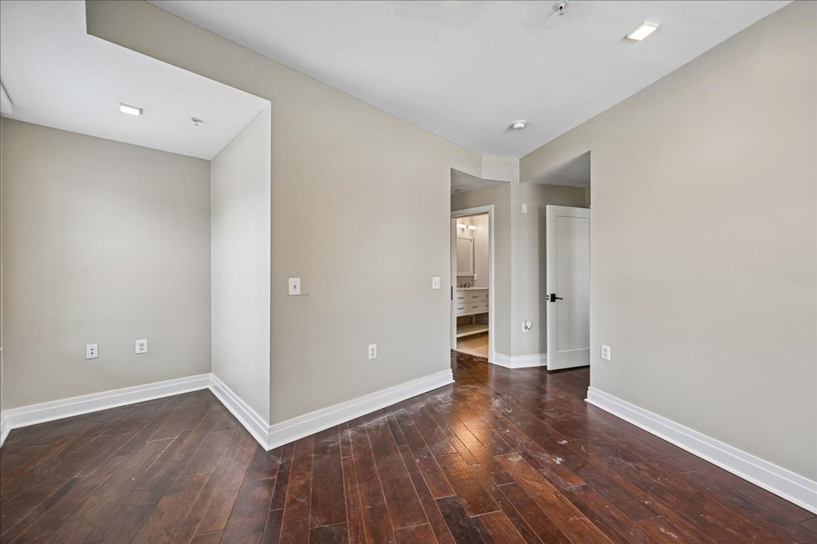 Washington Apartment: 10 Florida Avenue