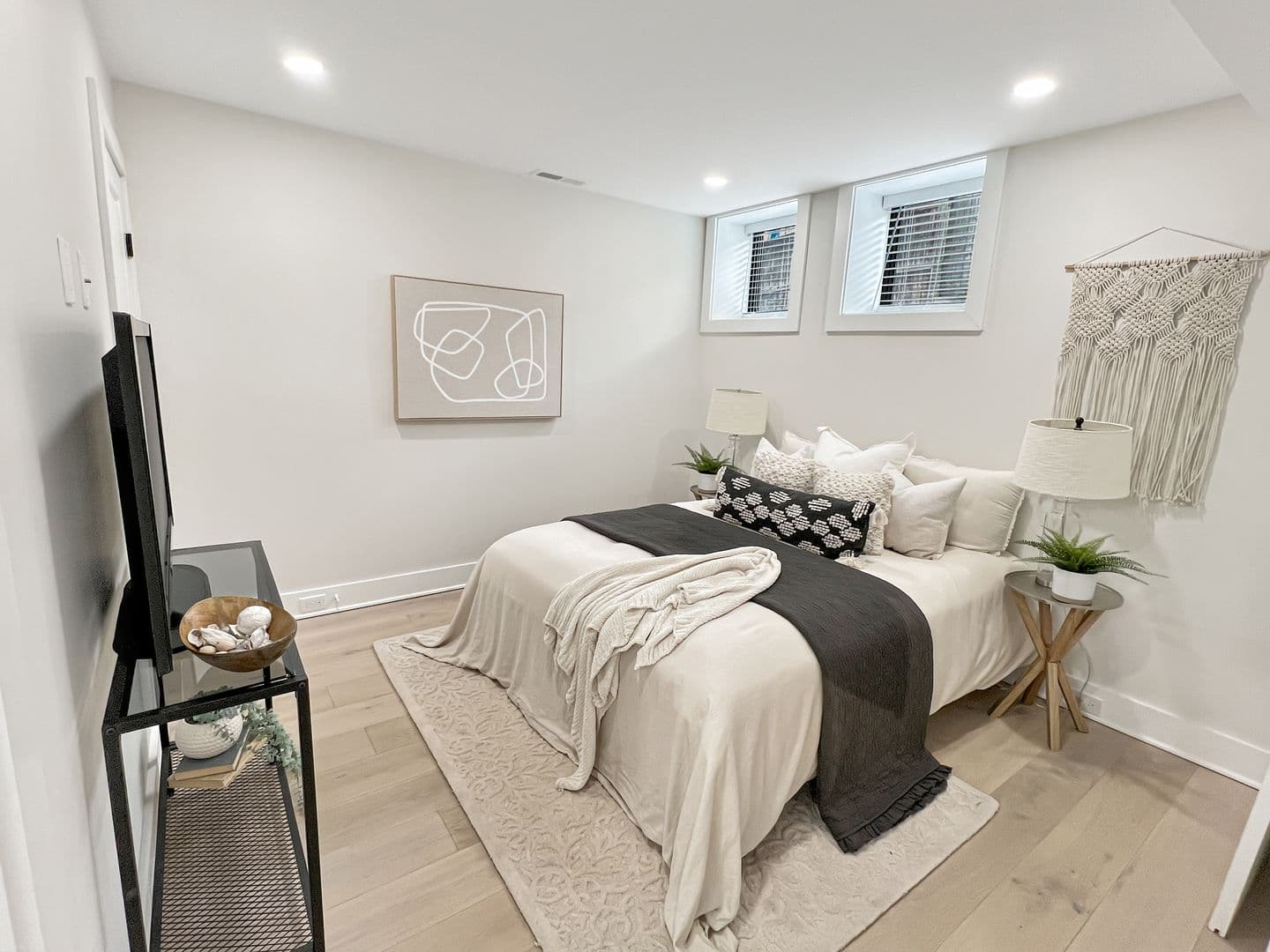 Washington Apartment: 1026 18th Street NE