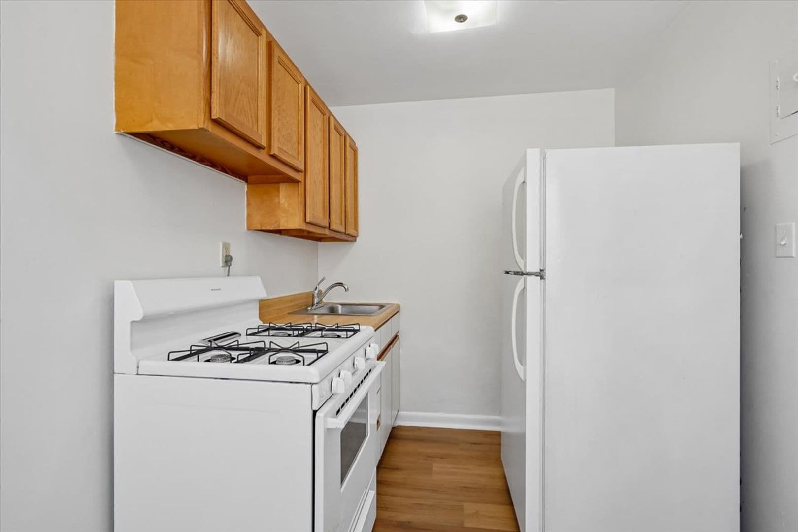 Washington Apartment: 1714 Summit Place NW