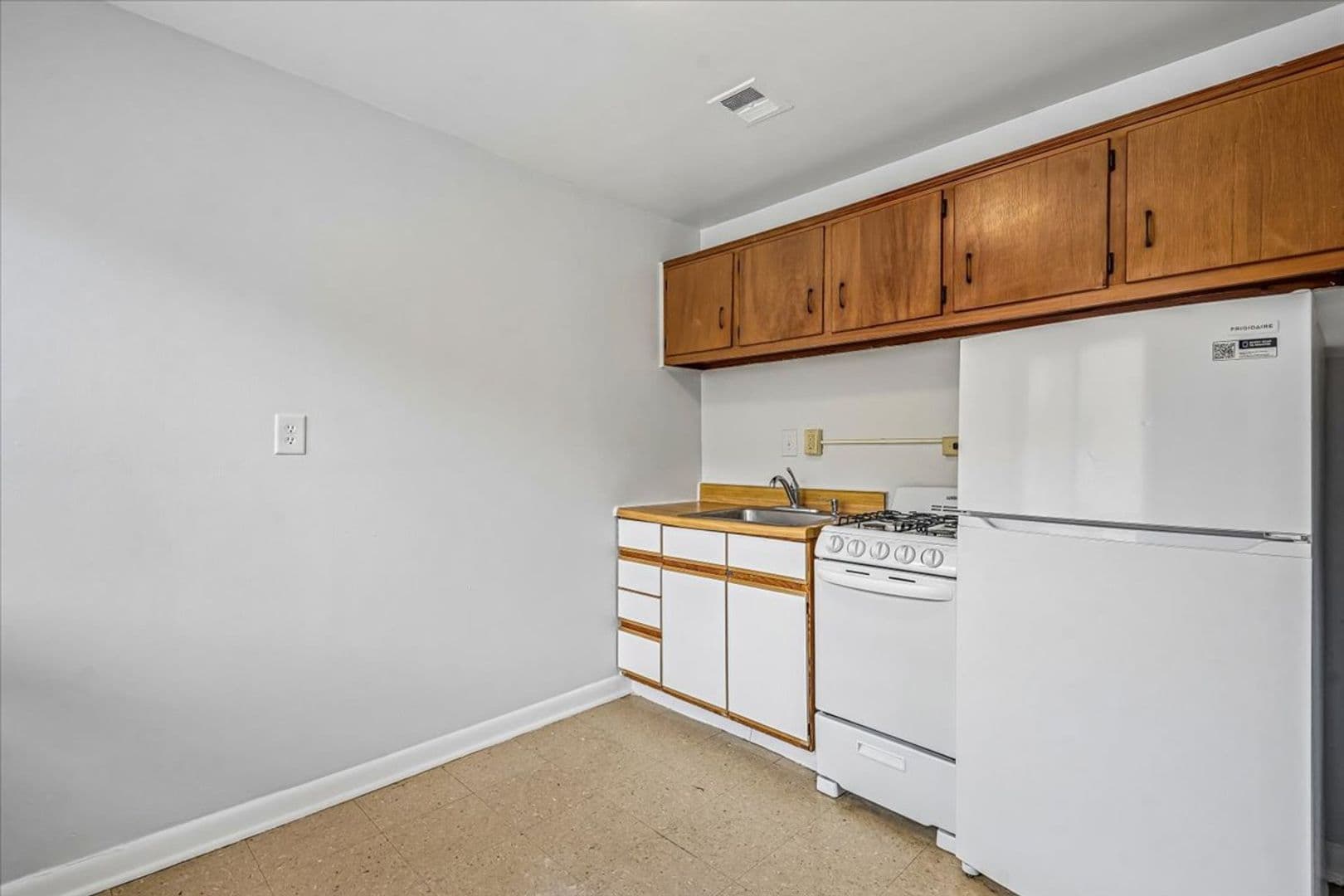 Washington Apartment: 1714 Summit Place NW
