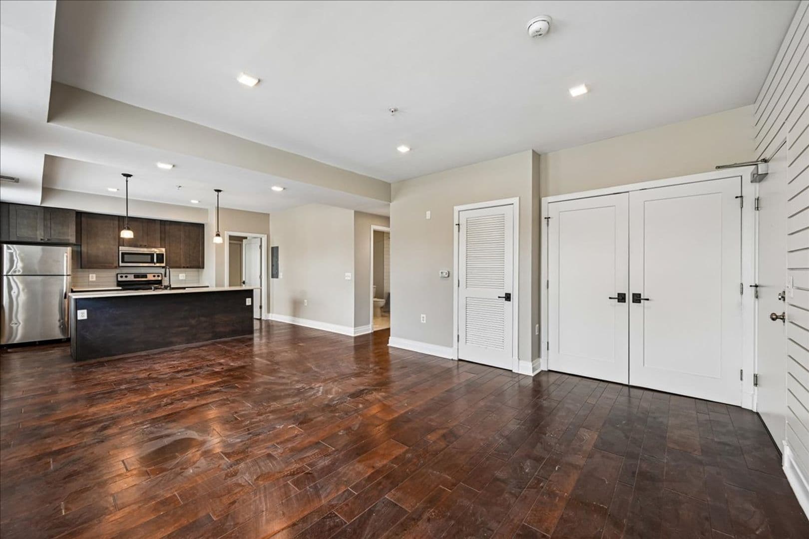 Washington Apartment: 10 Florida Avenue