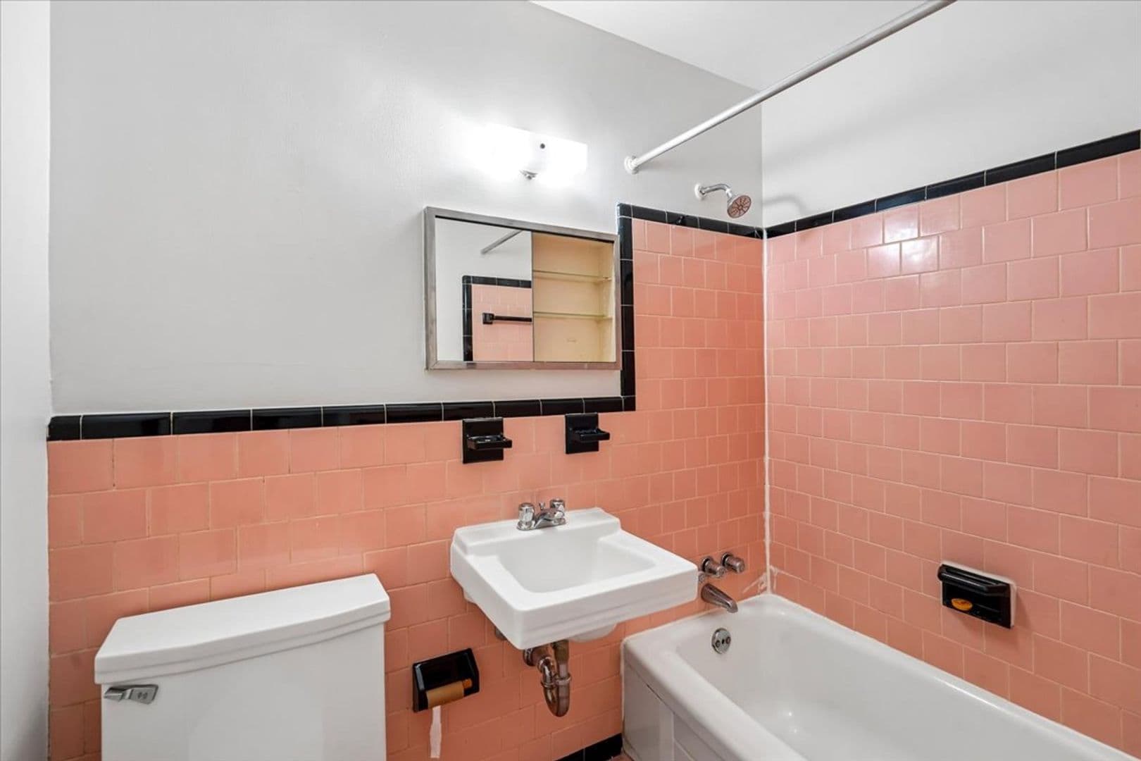 Washington Apartment: 1714 Summit Place NW