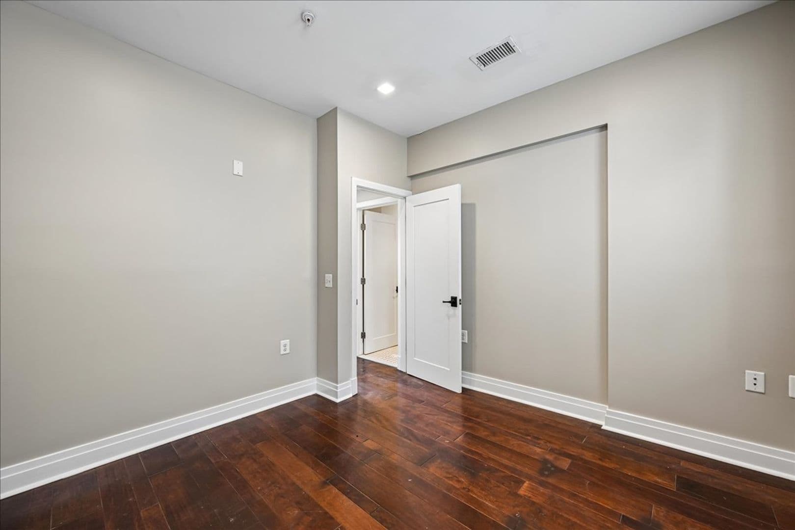 Washington Apartment: 10 Florida Avenue