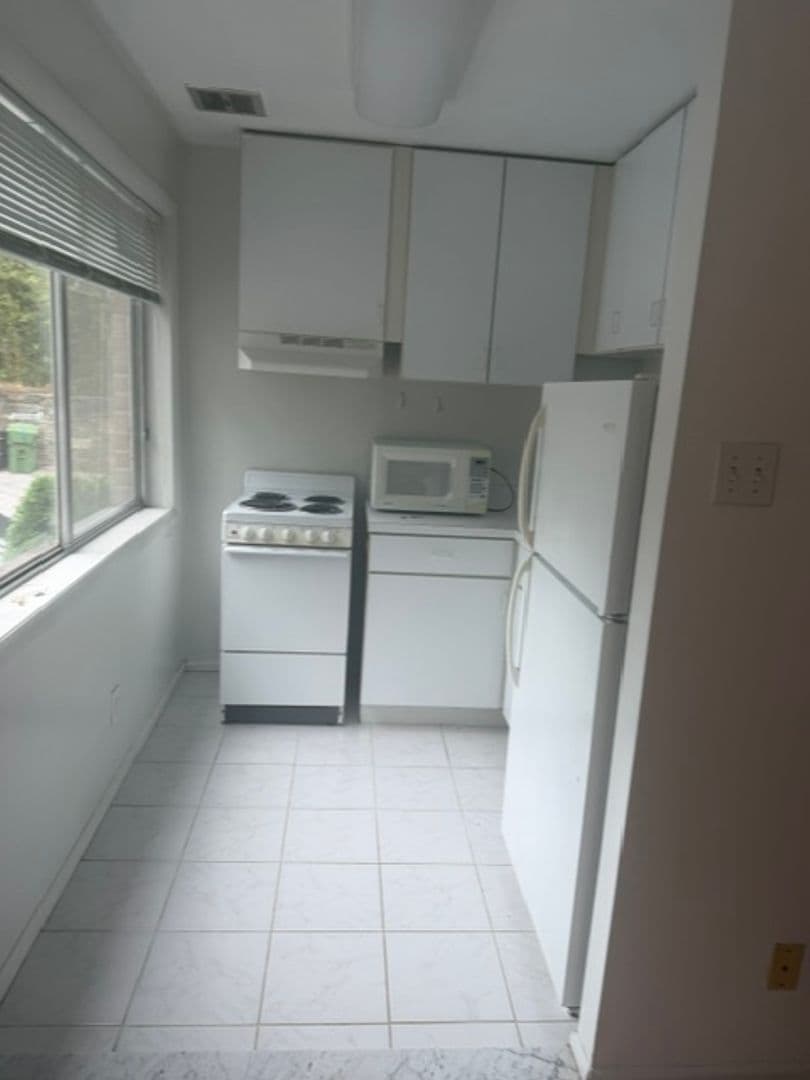 Washington Apartment: 4455 Macarthur Blvd NW