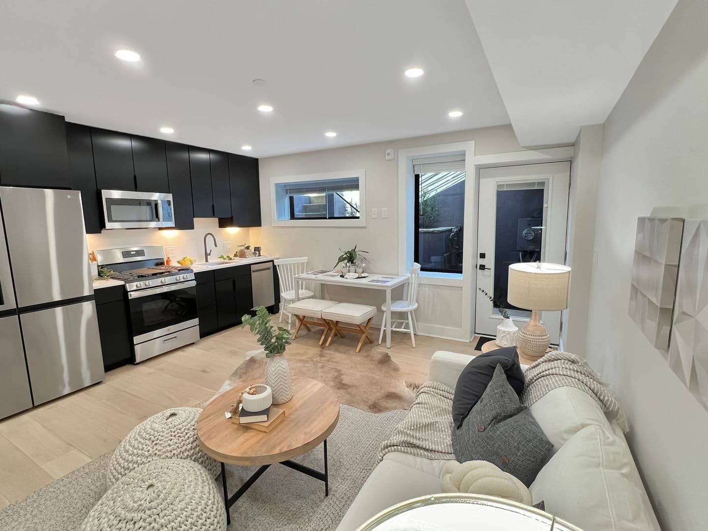 Washington Apartment: 1026 18th Street NE