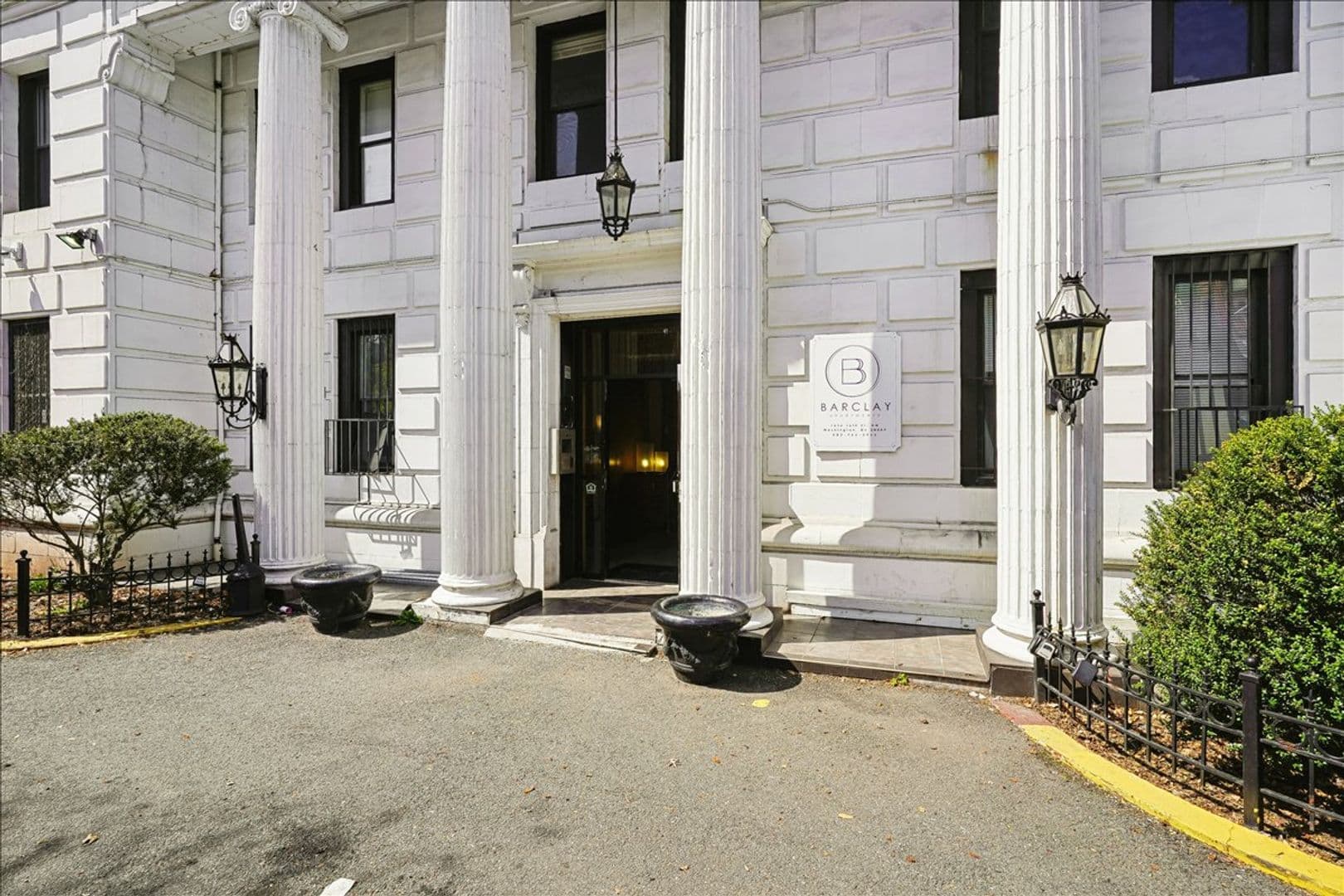 Washington Apartment: 1616 16th Street NW