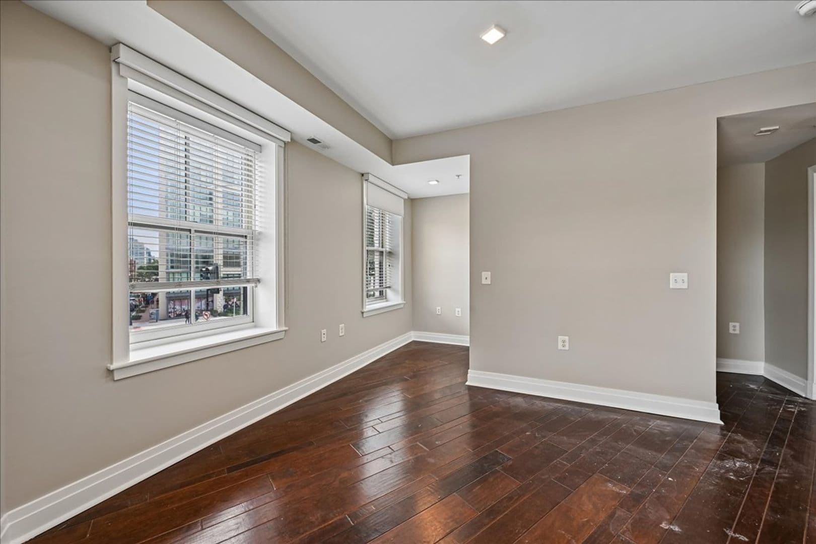 Washington Apartment: 10 Florida Avenue