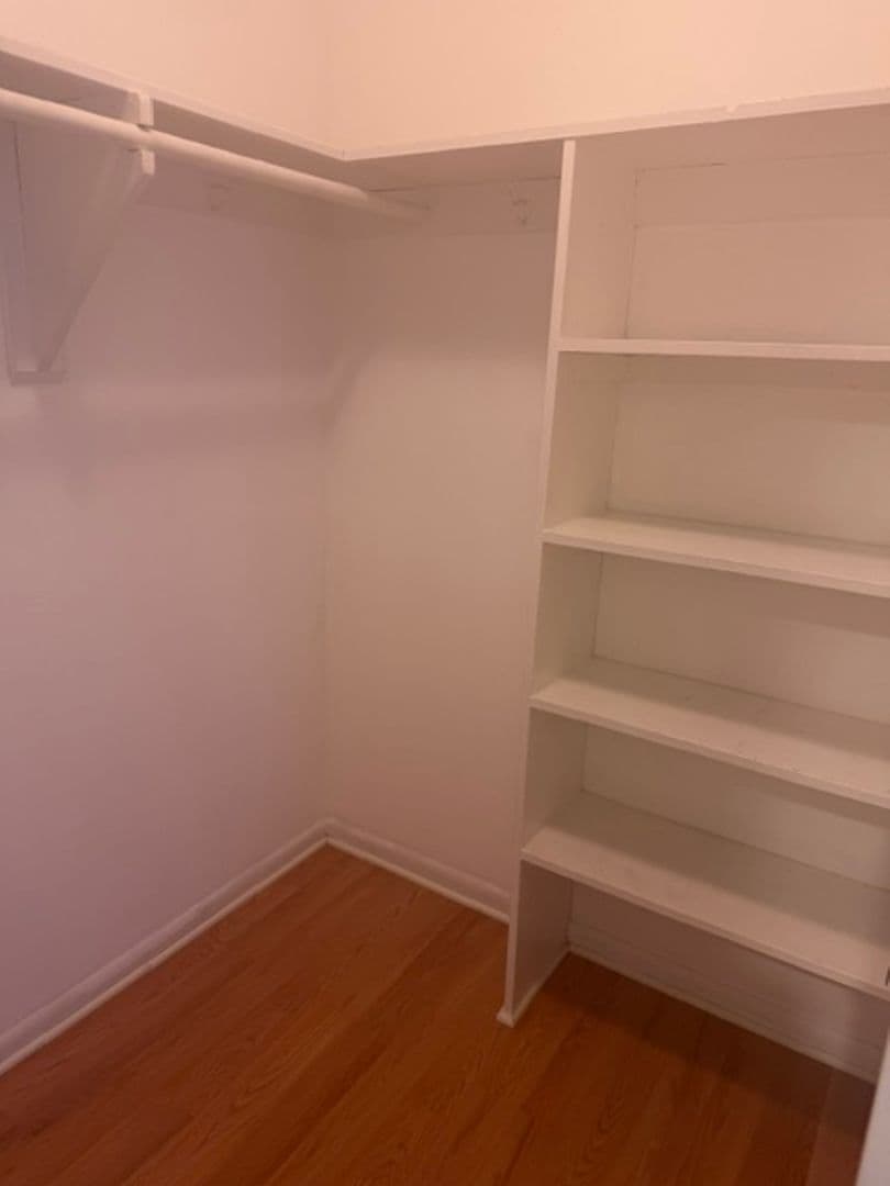 Washington Apartment: 4455 Macarthur Blvd NW
