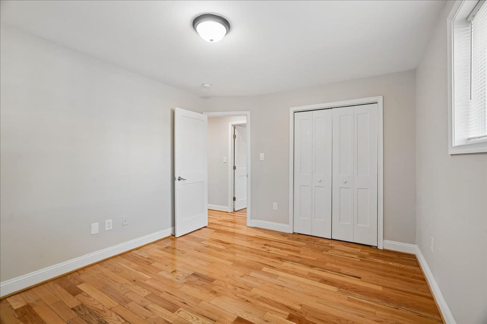 Washington Apartment: 1616 27th Street SE