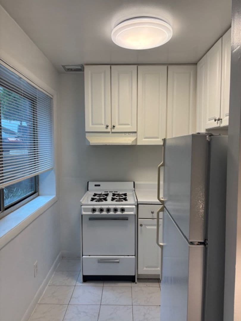 Washington Apartment: 4455 Macarthur Blvd NW