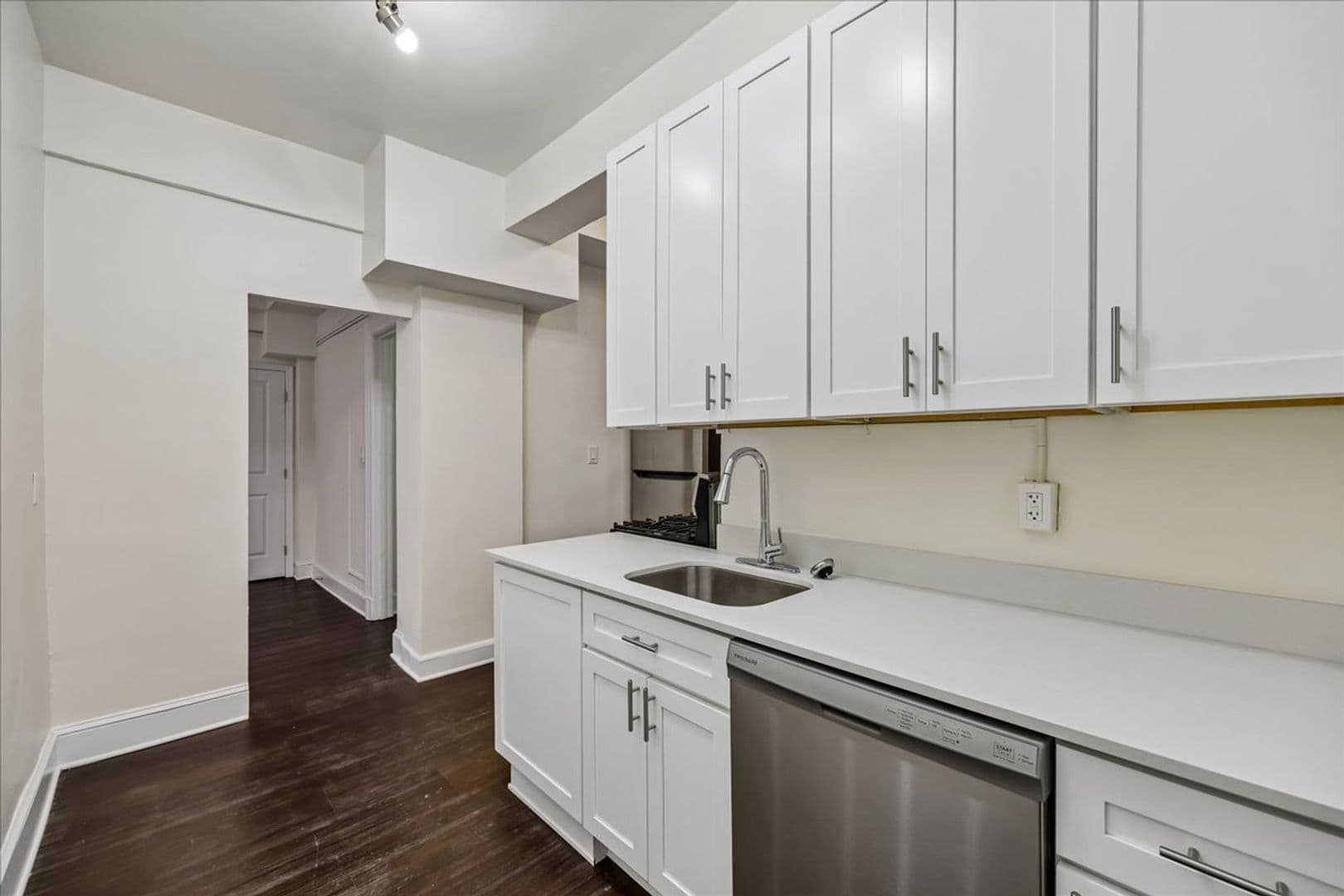 Washington Apartment: 1616 16th Street NW