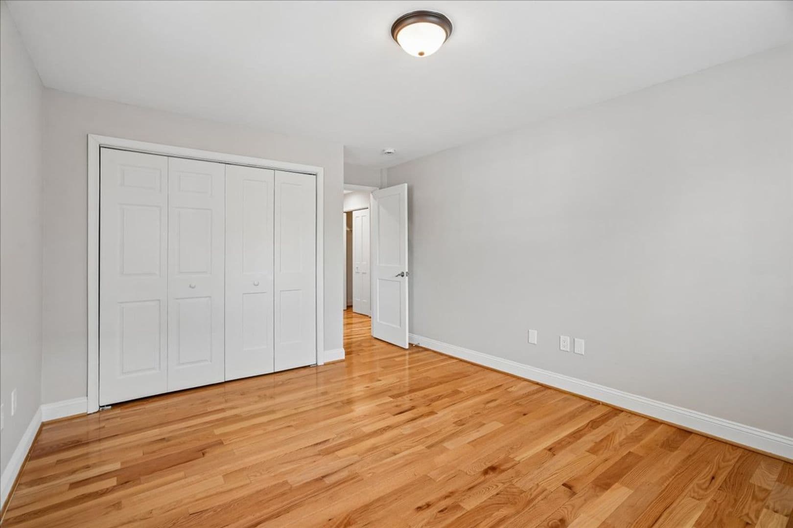 Washington Apartment: 1616 27th Street SE