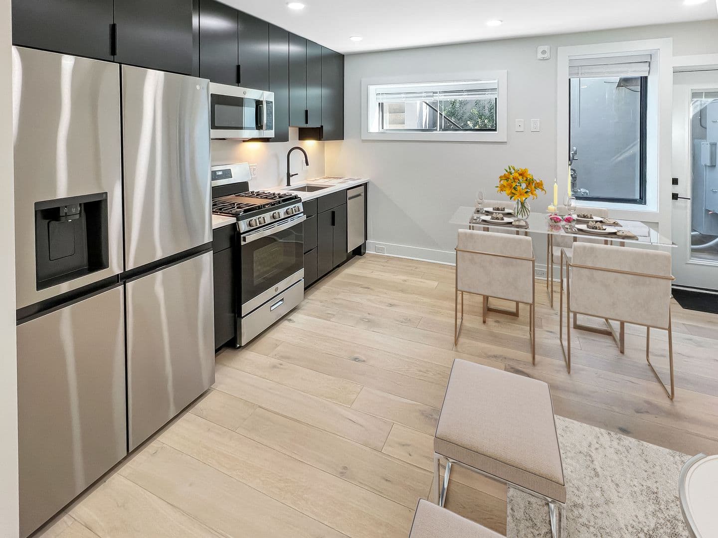 Washington Apartment: 1026 18th Street NE