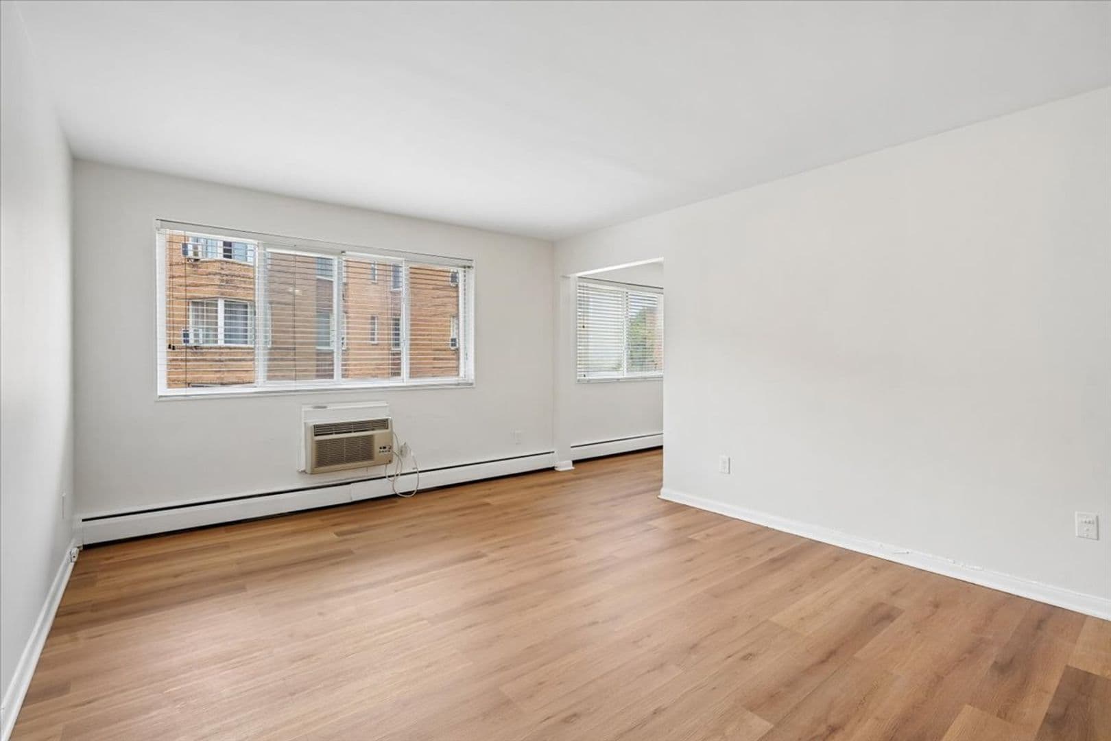 Washington Apartment: 1714 Summit Place NW
