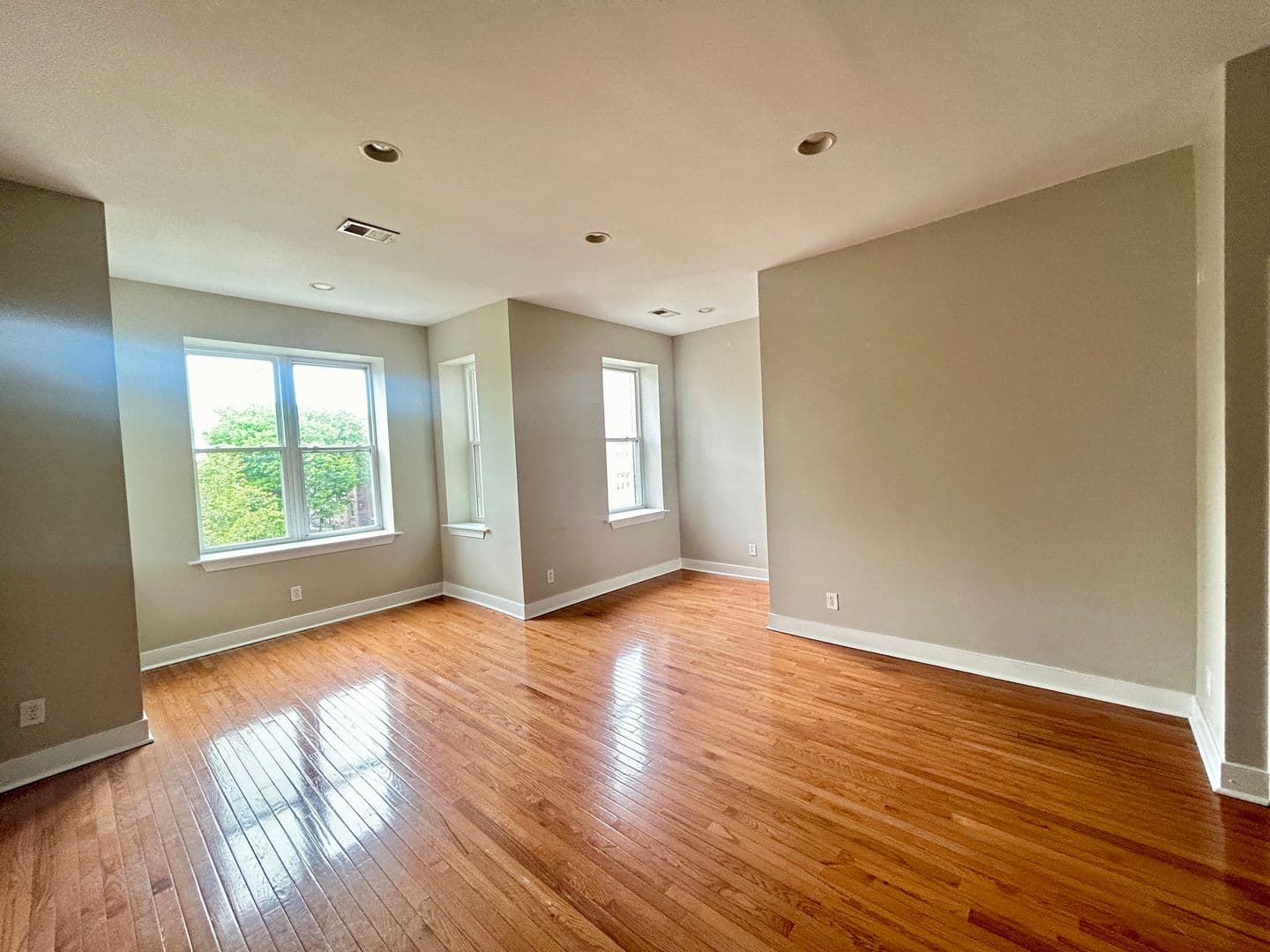 Washington Apartment: 1438 Fairmont St NW