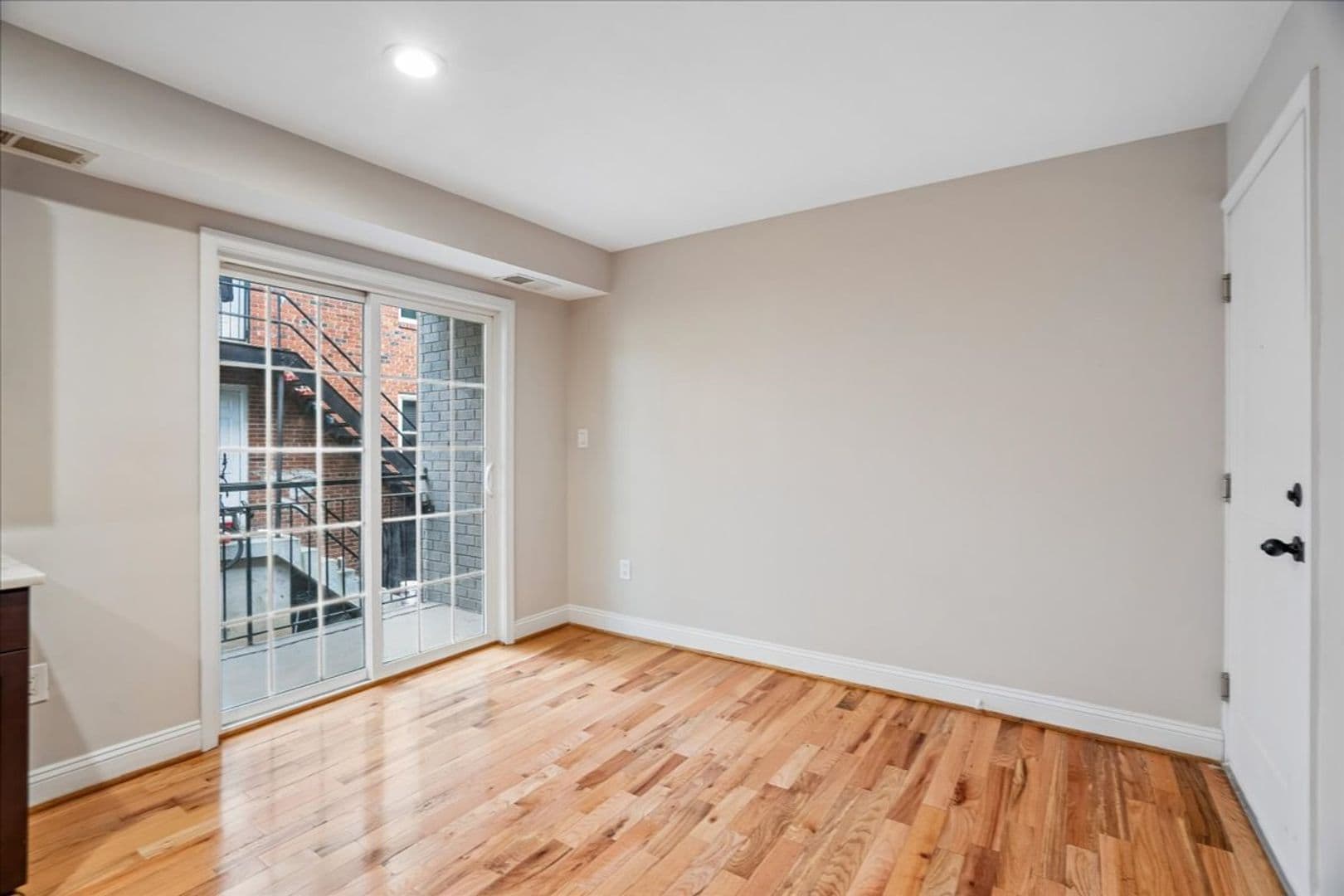Washington Apartment: 1616 27th Street SE