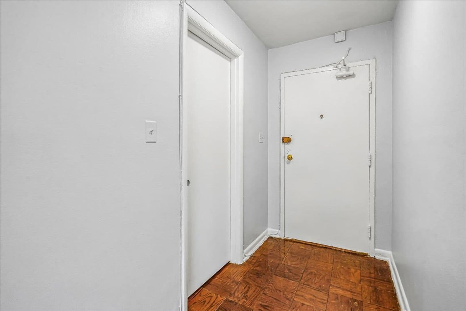 Washington Apartment: 1714 Summit Place NW