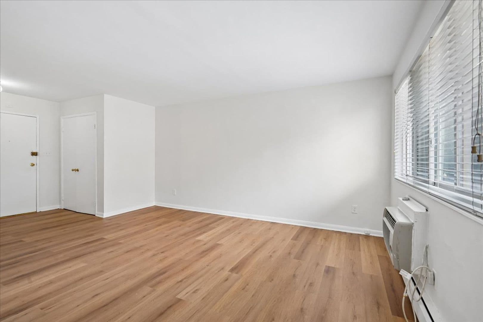 Washington Apartment: 1714 Summit Place NW