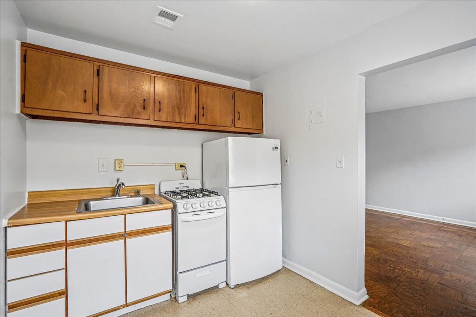 Washington Apartment: 1714 Summit Place NW