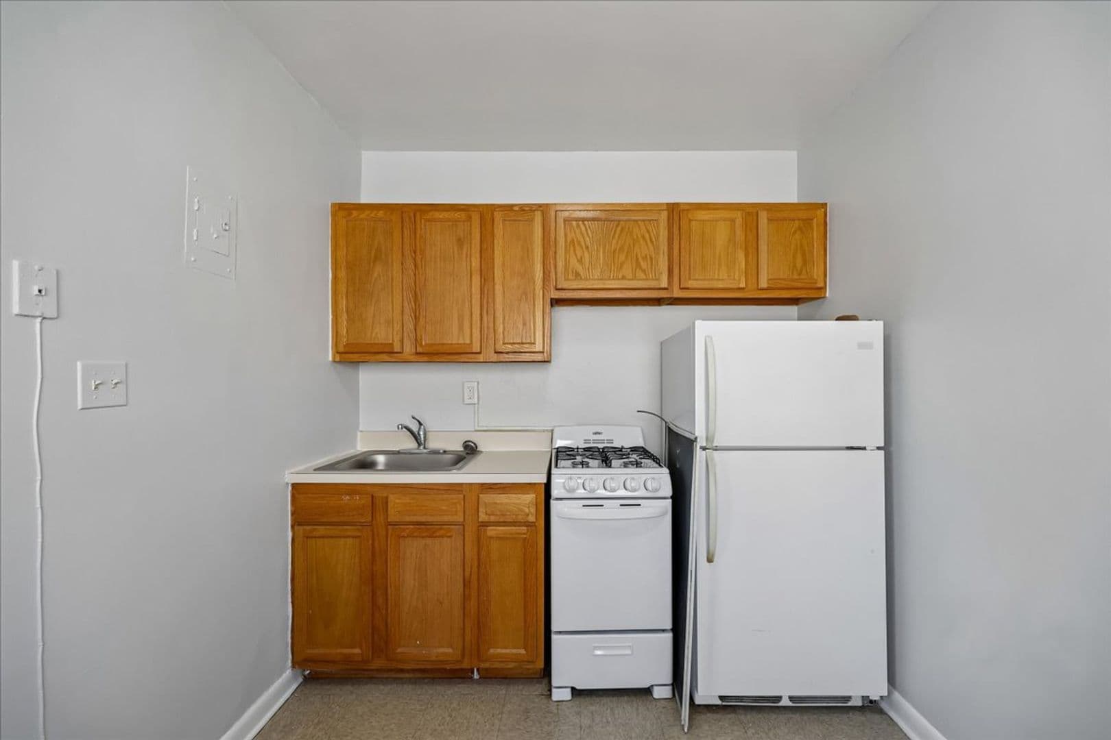 Washington Apartment: 1714 Summit Place NW