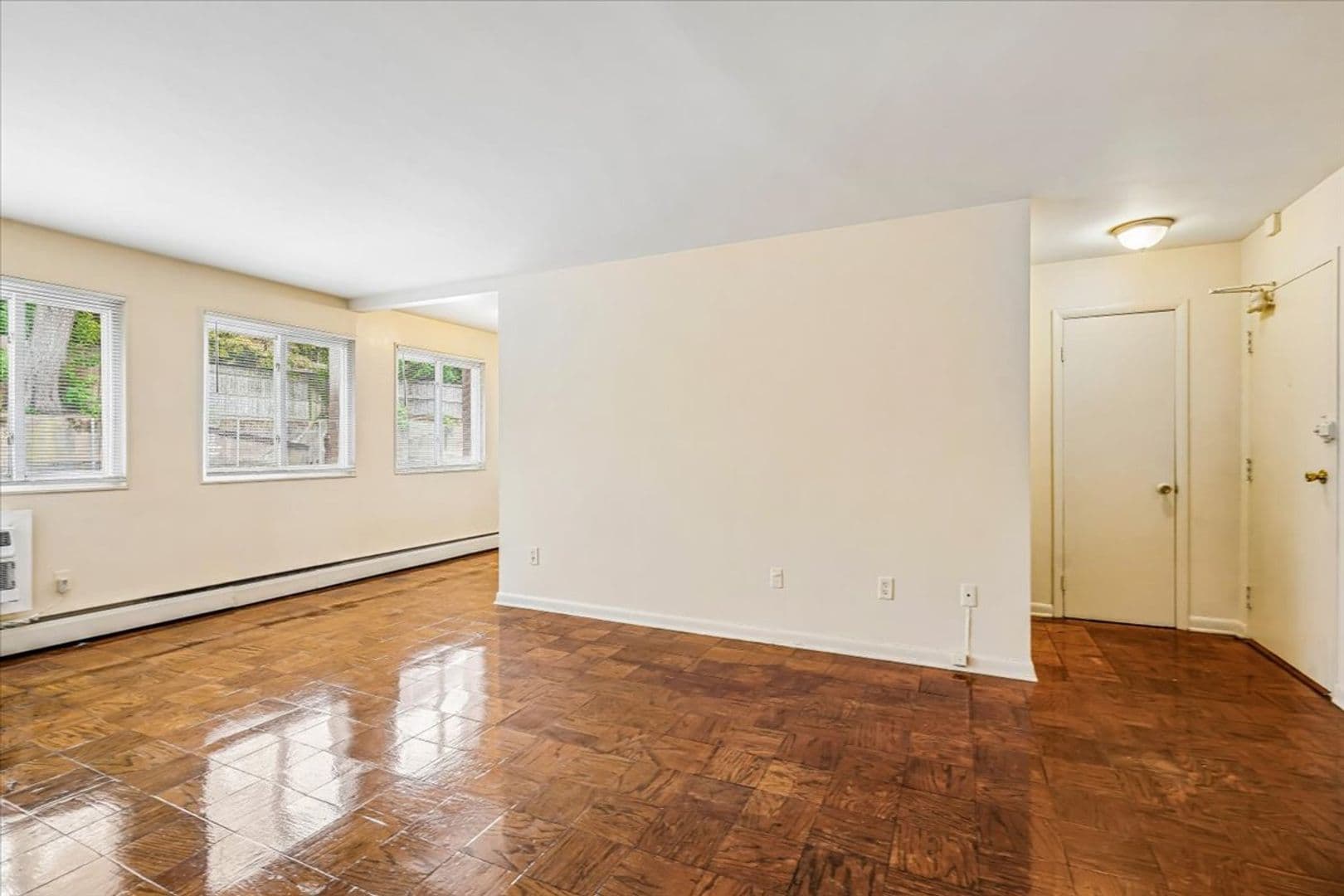 Washington Apartment: 1714 Summit Place NW