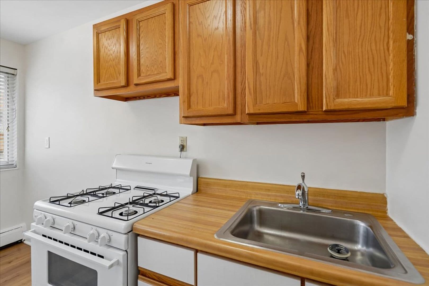 Washington Apartment: 1714 Summit Place NW