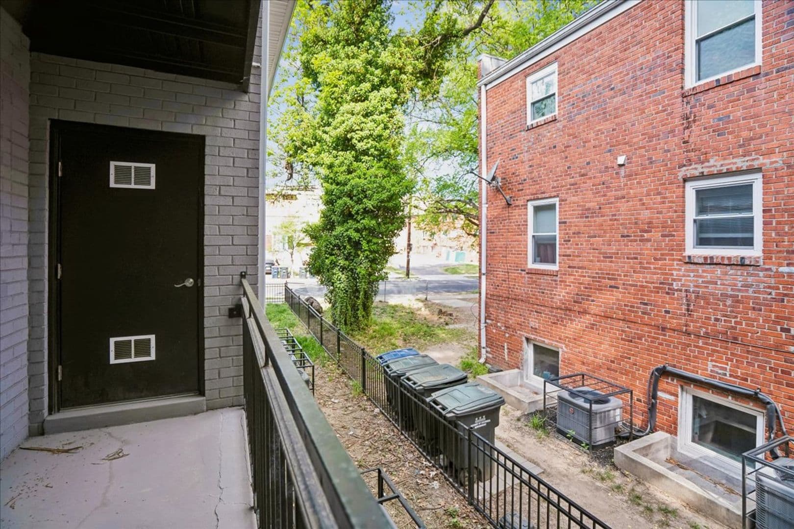 Washington Apartment: 1616 27th Street SE