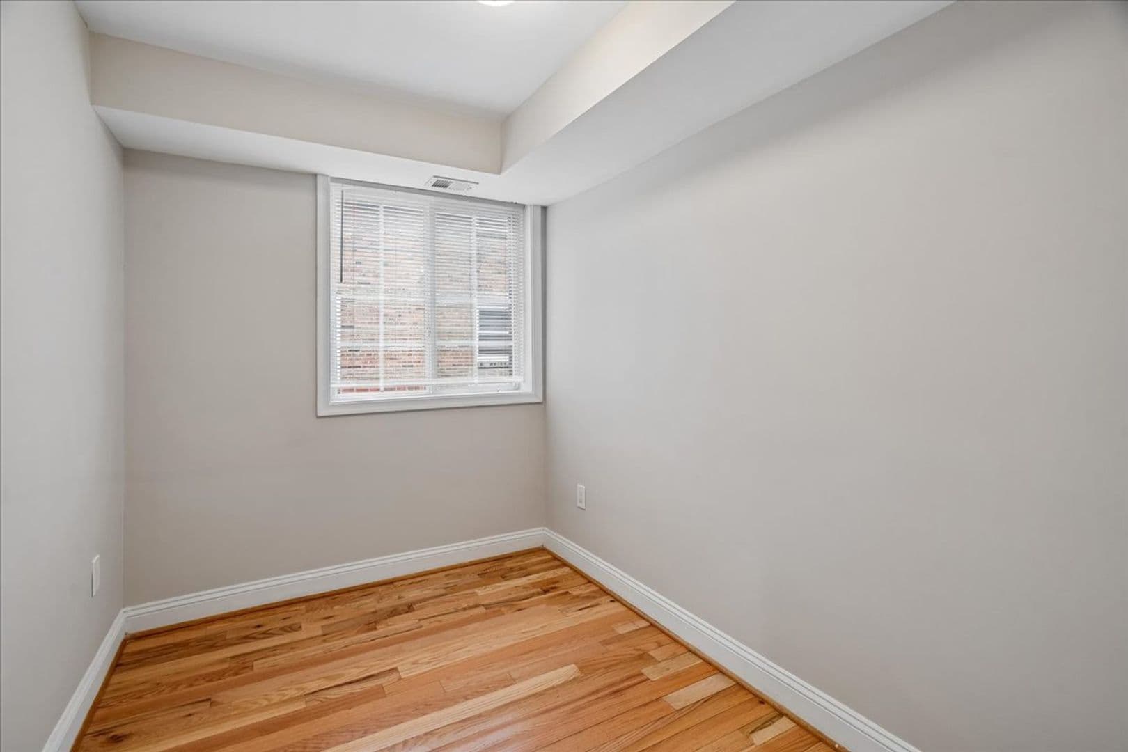 Washington Apartment: 1616 27th Street SE