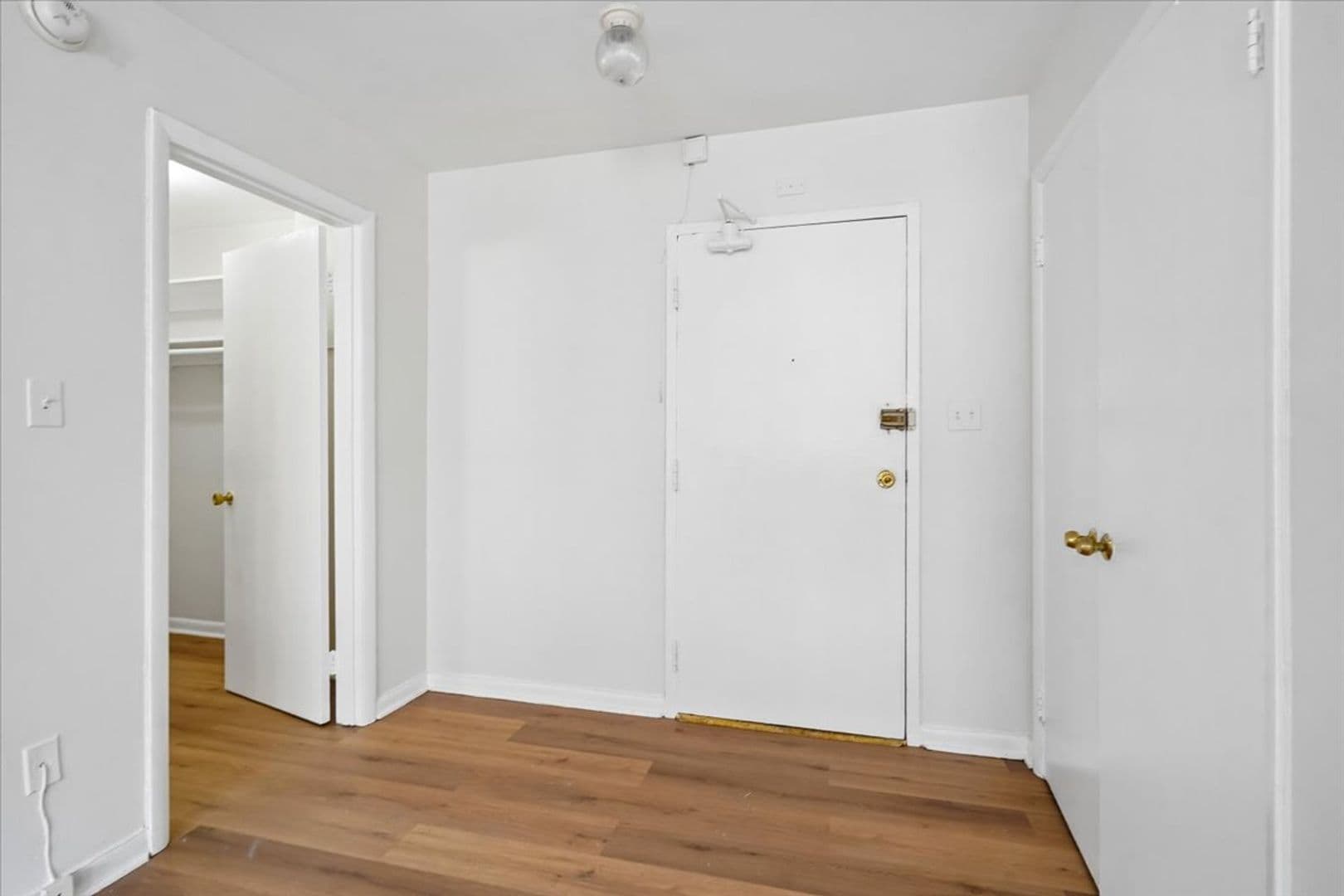 Washington Apartment: 1714 Summit Place NW