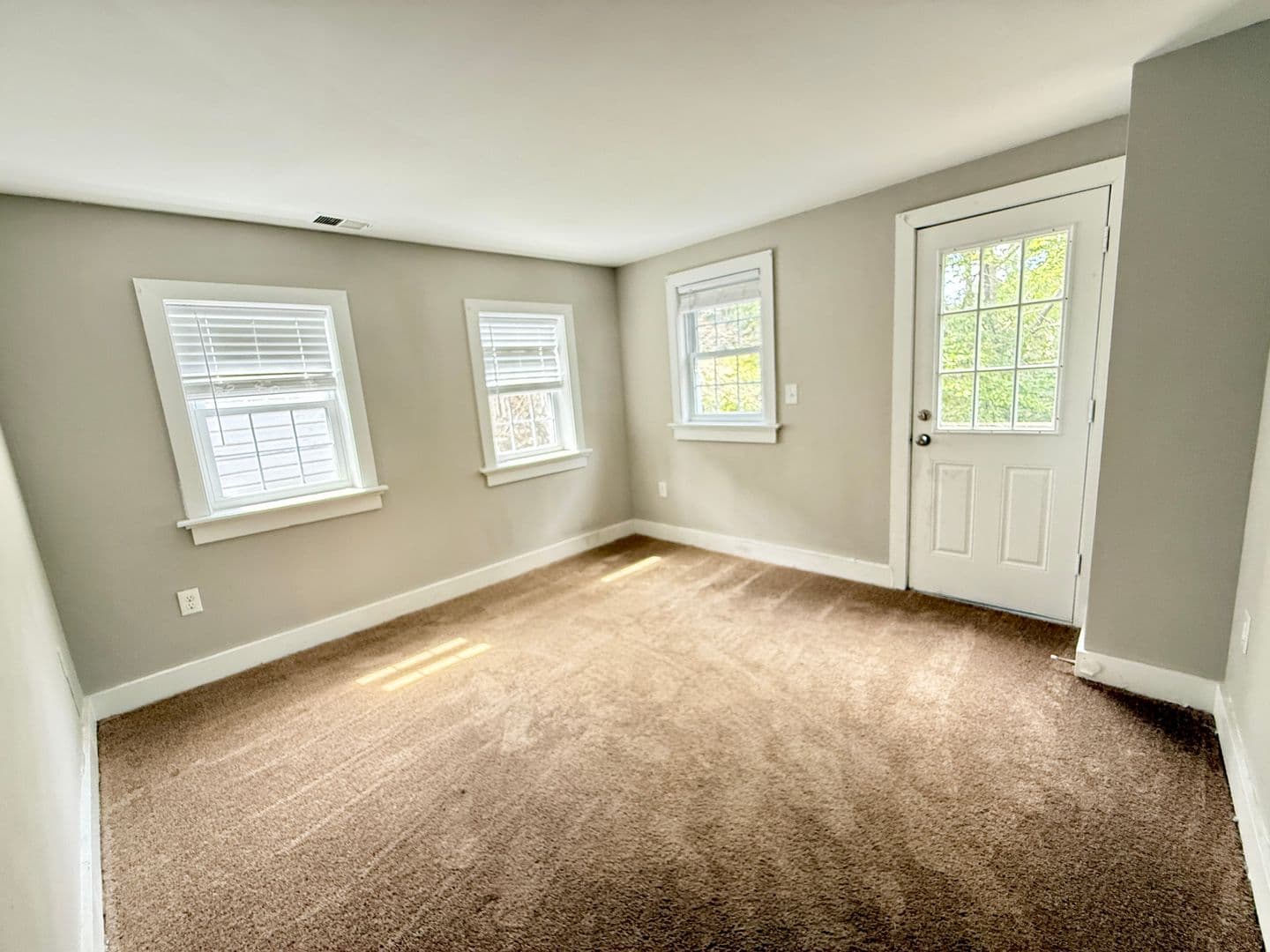 Baltimore Apartment: 506 W Franklin street