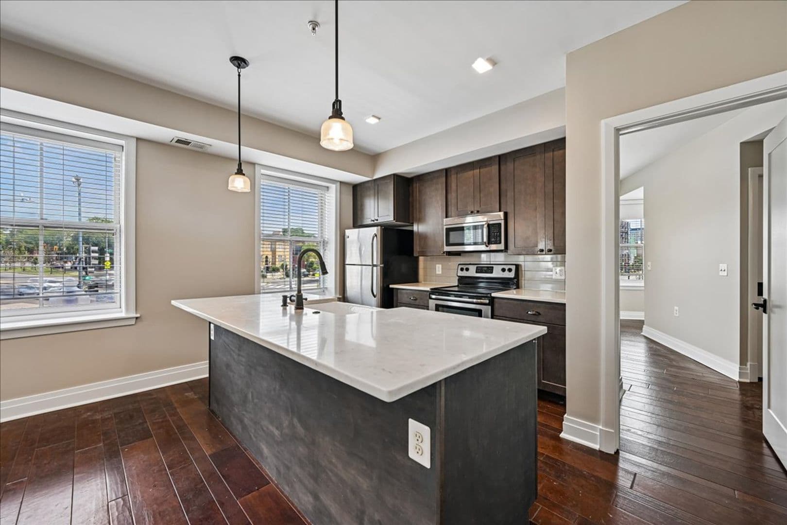 Washington Apartment: 10 Florida Avenue
