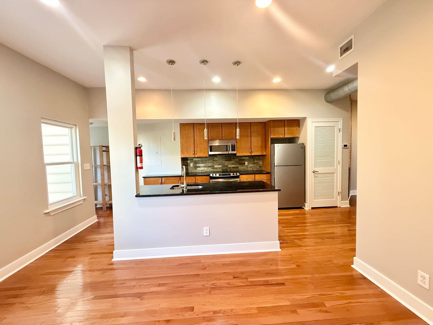 Washington Apartment: 1438 Fairmont St NW