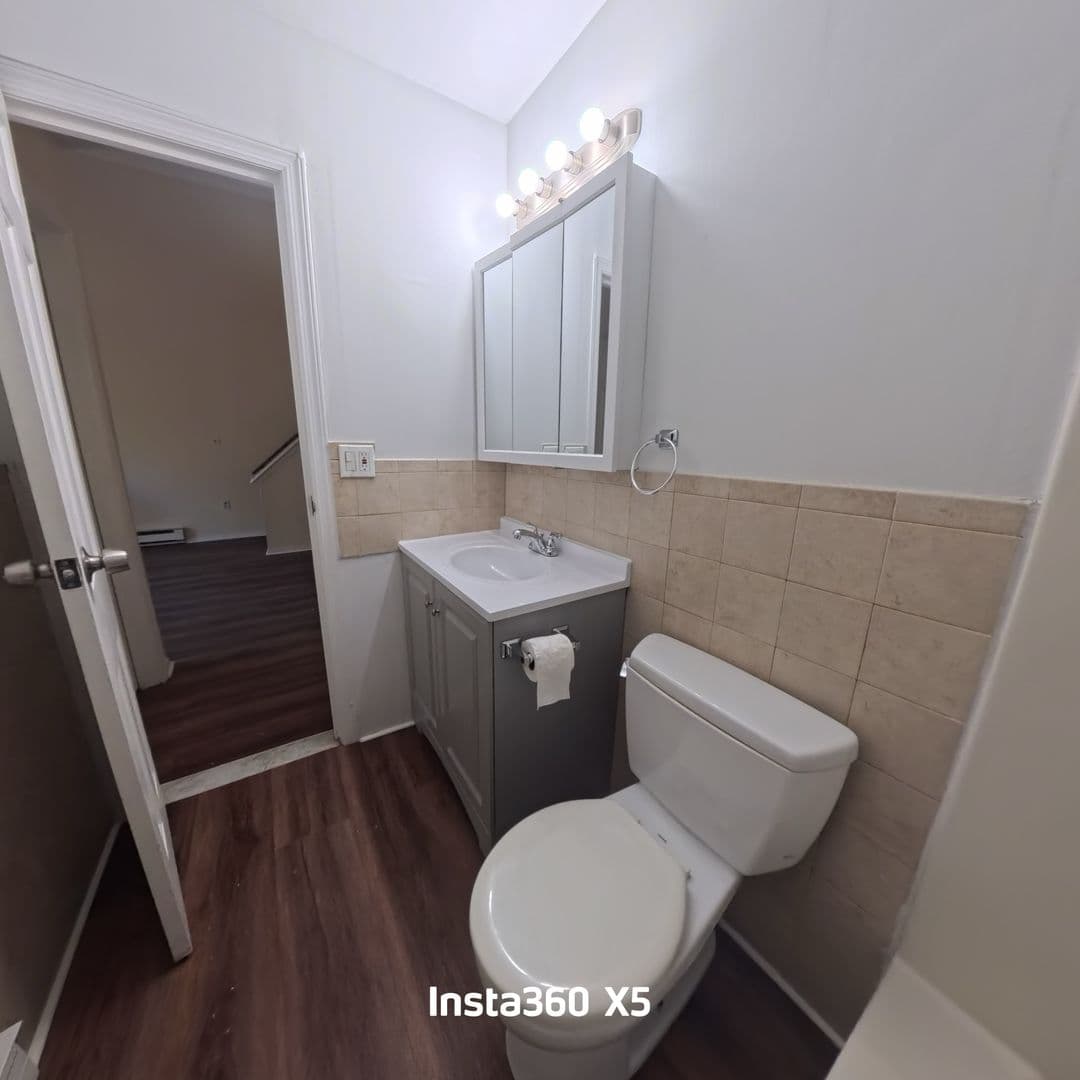 Stratford Apartment: 3699 Broadbridge Ave